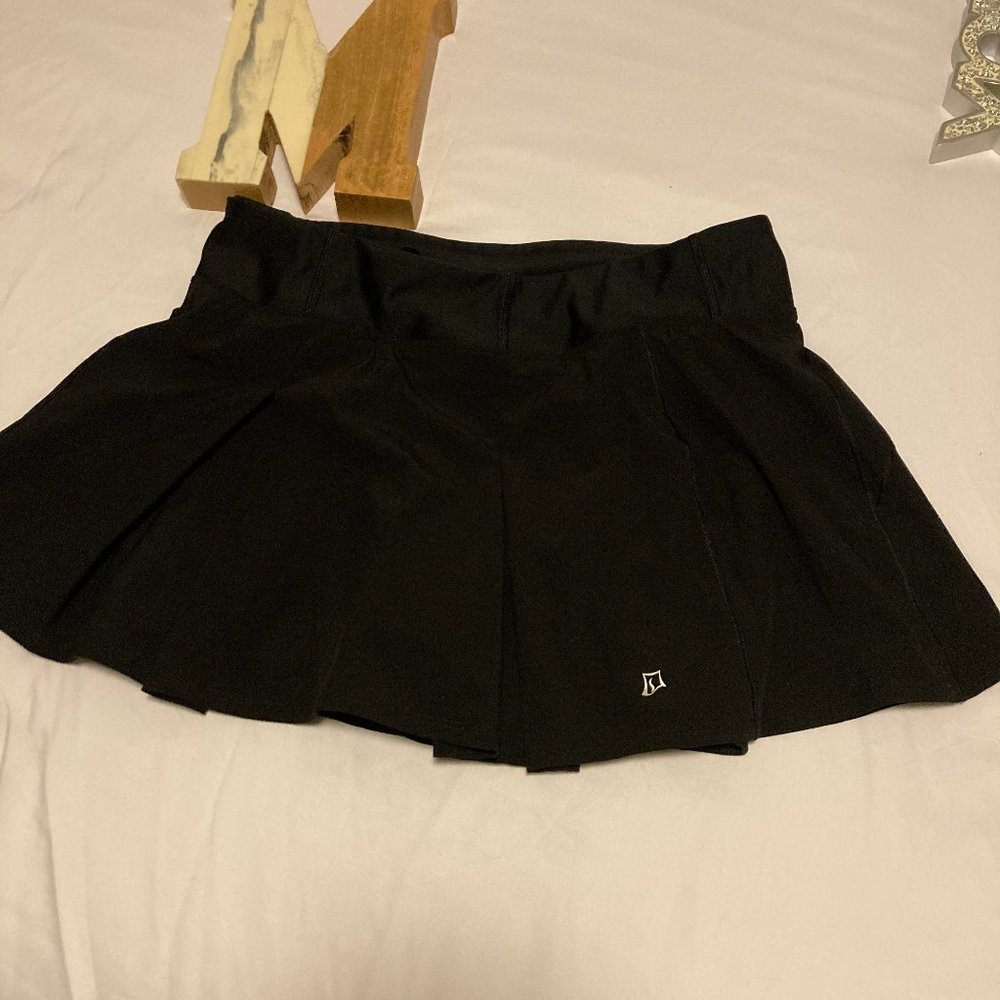 Skirt Sports black running skirt.